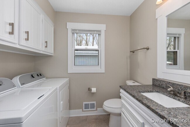 Foto del edificio - 7331 48th Ave