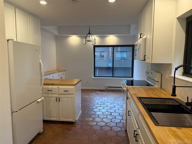 Building Photo - 15 Old Field