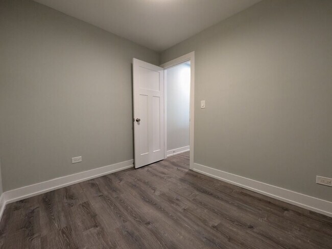 Foto del edificio - 445 W Barry Ave