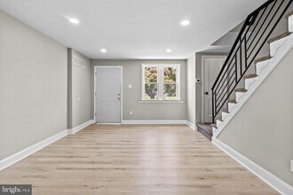 Building Photo - 1072 Tremont Dr