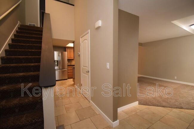 Building Photo - 985 Essex Ct Way