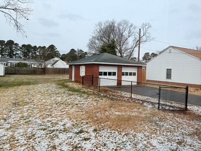 Foto del edificio - 8276 Franklin Ln