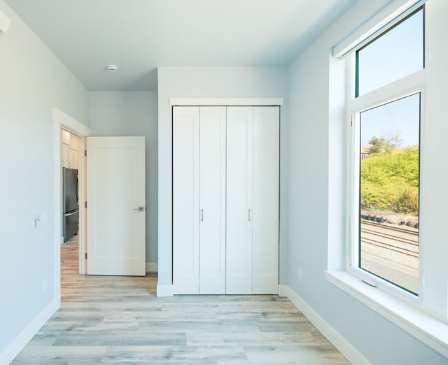 Building Photo - 40 Bellwether Way