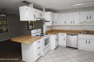 Building Photo - 1390 Sunwood Dr