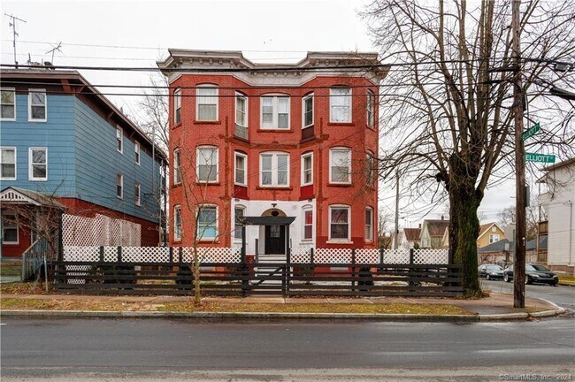 Foto del edificio - 37-39-39 Elliott St