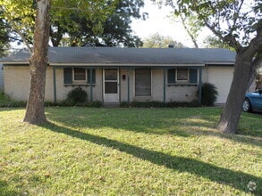 Building Photo - 808 SW Sunnybrook Dr