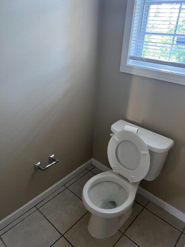 Building Photo - Jacksboro 37757 - 1 bed 1 bath villa - cal...