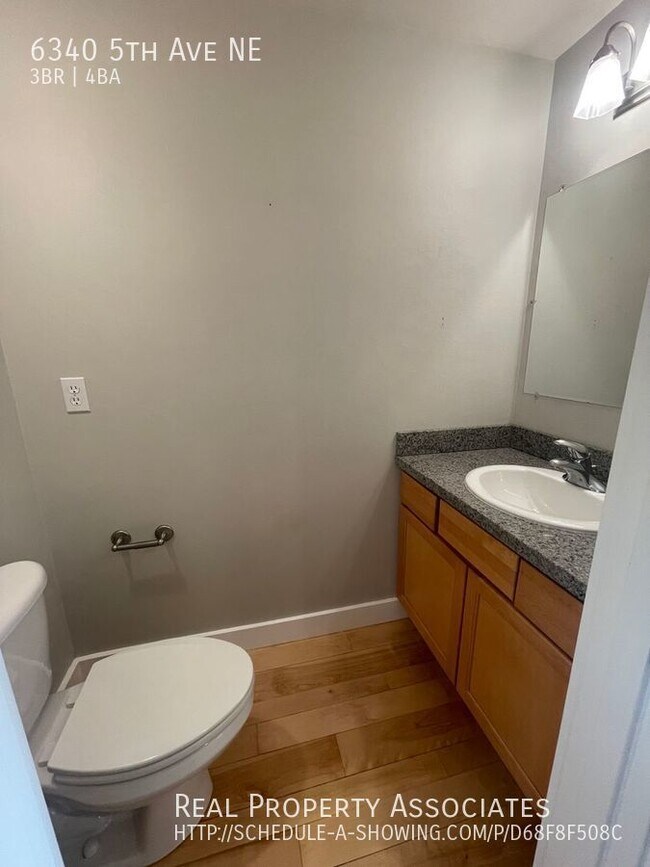 Foto del edificio - Pet Friendly 3bd 3.5ba Greenlake townhouse...