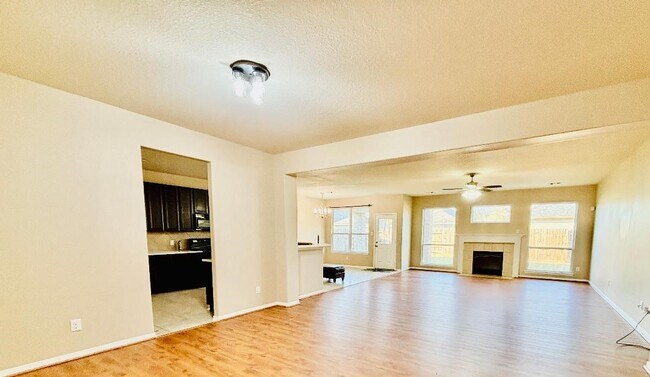 Foto del edificio - 9947 Valance Way