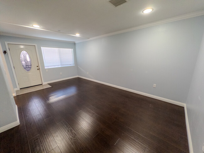 Living room - 948 N Beaudry Ave