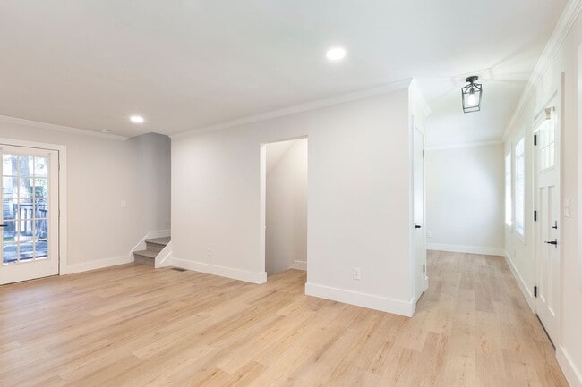 Photo - 3bd/3ba Home w/ Fully Fenced Backyard and Deck!