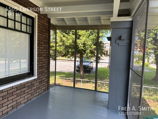 Foto del edificio - 4505 Emerson St