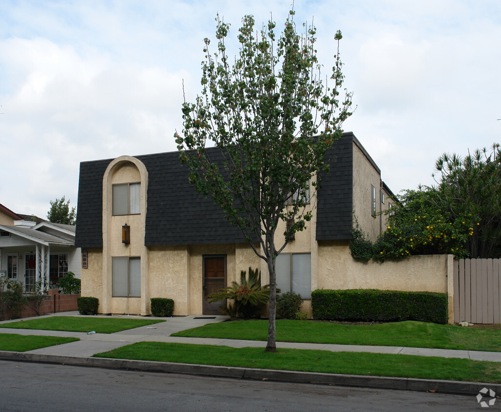 Building Photo - 3701-3707 Howard Ave