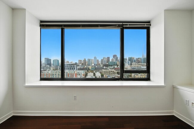 Photo - 250 King St Apartment