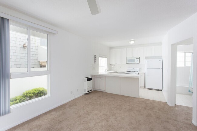 Building Photo - Spacious One Bedroom So Close to Windansea Beach with Garage!