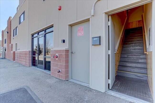 Foto del edificio - Caretaker Unit Available, Utilities Included, Mountain Views!