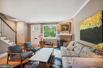 Building Photo - 705 Avon Pl