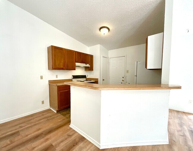 Foto del edificio - **APPLICATION RECEIVED** 2-Bedroom Duplex Near Highway 78- Pet-Friendly with Fenced Yard! SECTION...