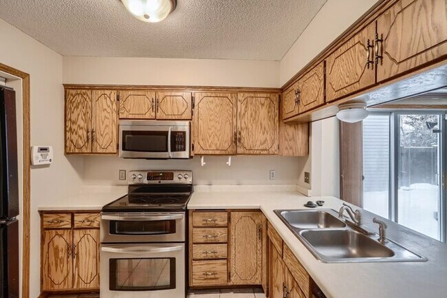 Foto del edificio - 1416 Granada Road North, Oakdale, MN, 55128
