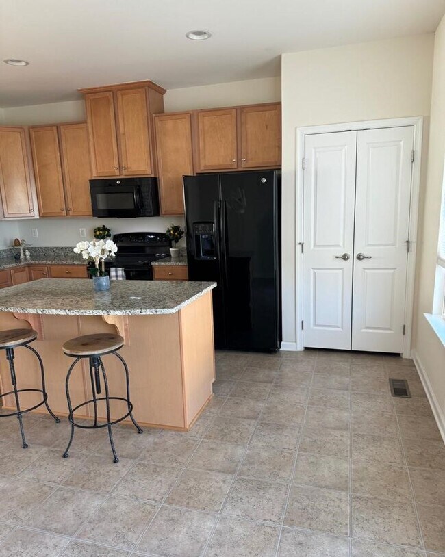 Building Photo - Great Location for This Newer Townhome