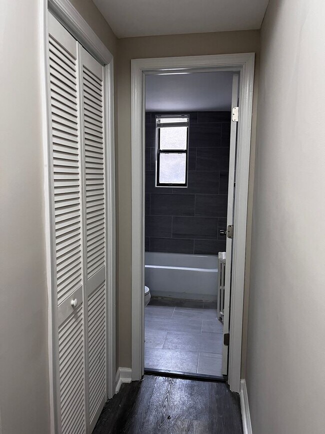 Foto del edificio - Affordable 2-Bedroom Apartment in Southwes...