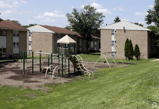 Building Photo - Top Of The Hill Apartments
