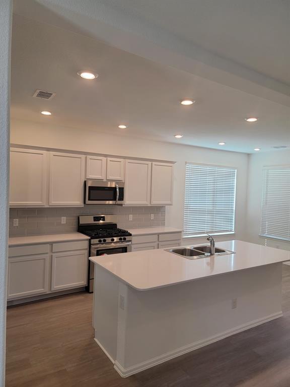 Building Photo - 24063 Hawthorn Lakes Dr