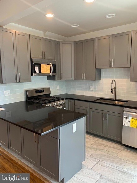 Foto del edificio - 1708 Kilbourne Pl NW