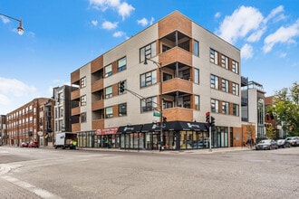 Building Photo - 1555 N Wood St