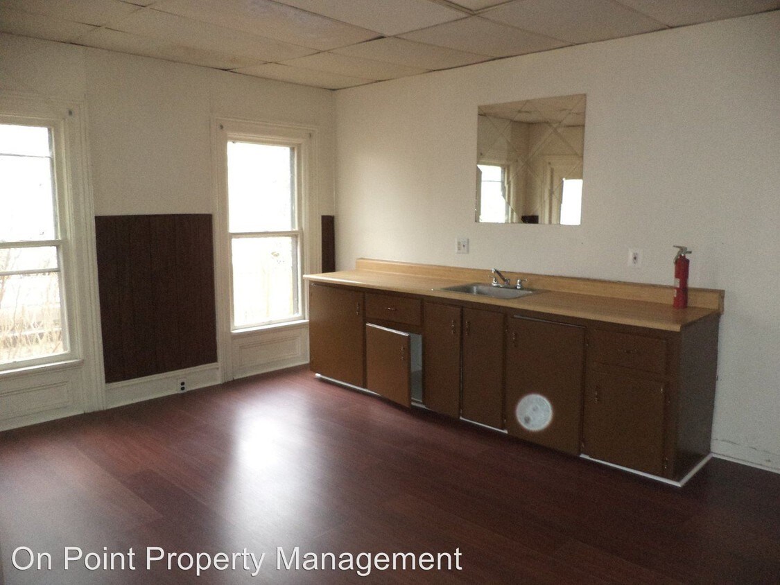 Foto principal - 3 br, 1 bath Apartment - 16 Maple Ave