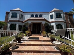 Building Photo - 2720 N villa real Dr