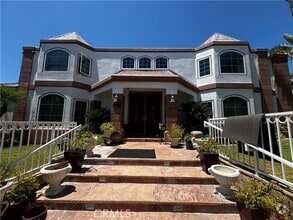 Building Photo - 2720 N villa real Dr