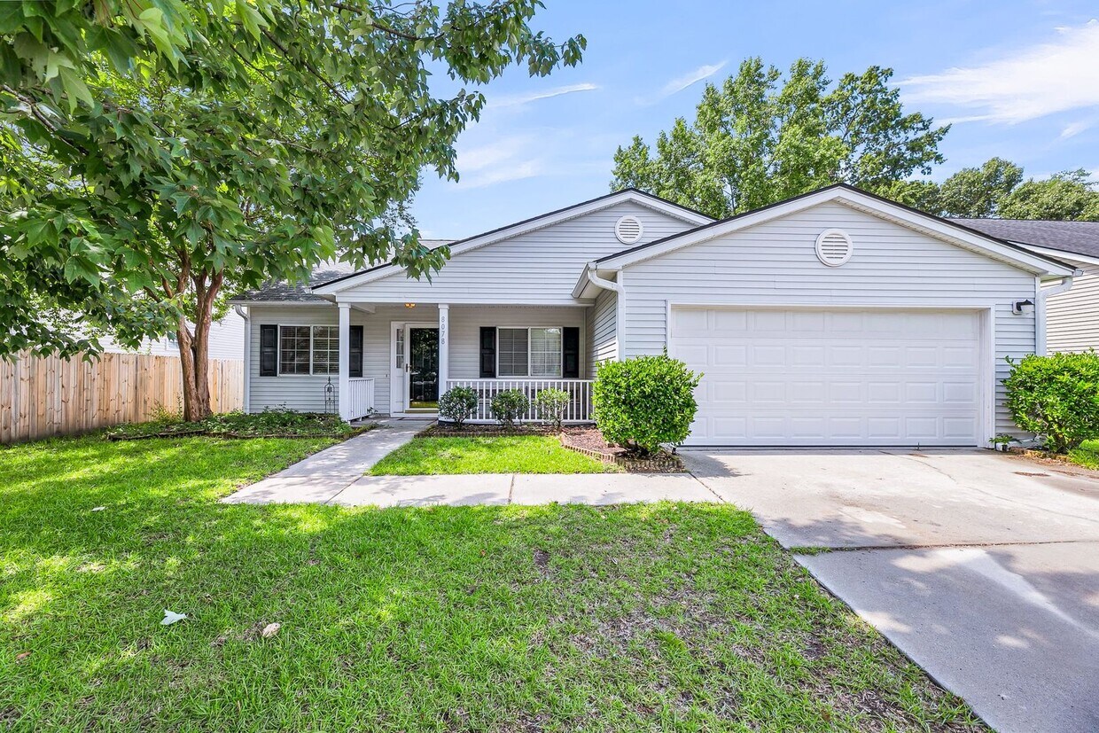 Foto principal - Stylish Living with Spacious Backyard!