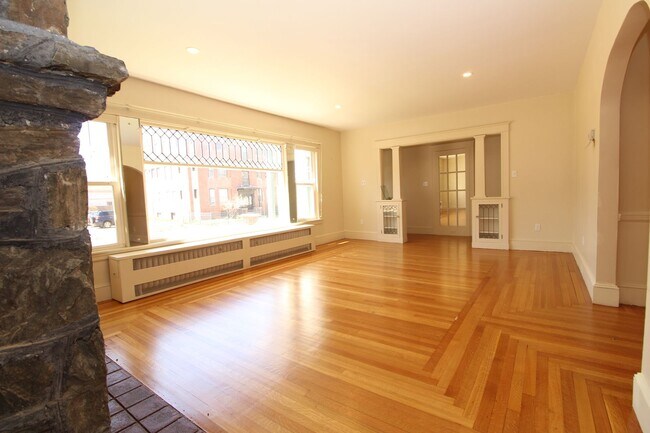 Foto del edificio - 359 Deering Ave