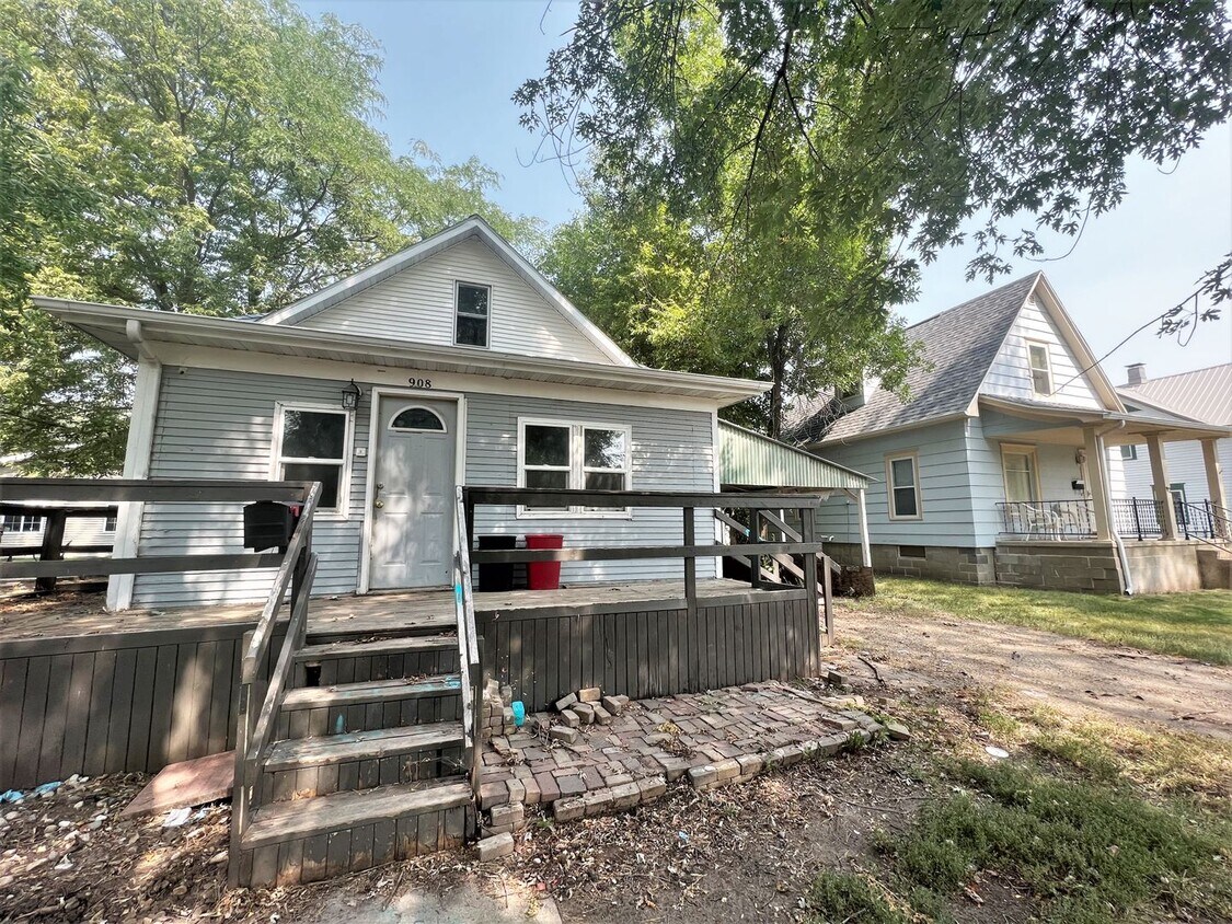 908 E 3rd Ave, Mitchell, SD 57301 House Rental in Mitchell, SD