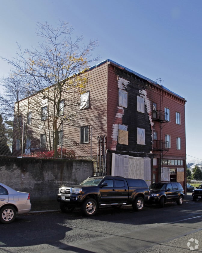 Building Photo - 1007 S Weller St