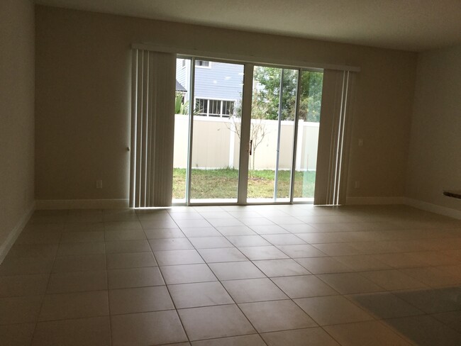 Building Photo - Gated townhouse in Central Park in Oviedo