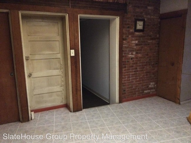 Building Photo - 559 Manor St