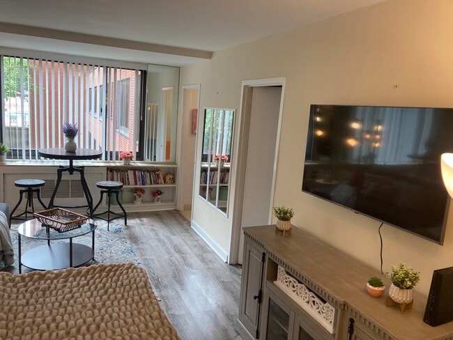 Photo - 1021 Arlington Blvd Apartment