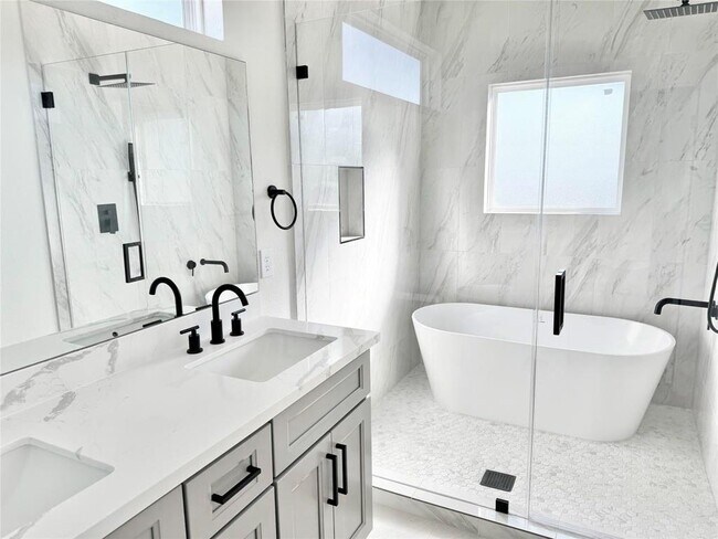 Foto del edificio - 4631 Balkin St