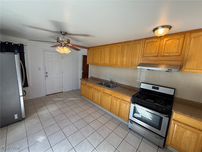 Foto del edificio - 1576 E 36th St