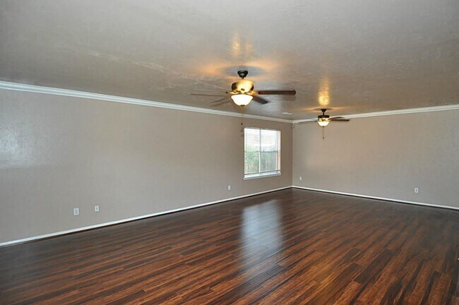 Building Photo - 23119 S Waterlake