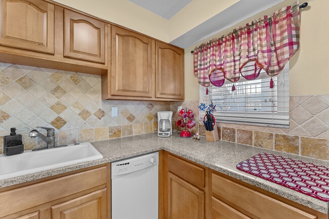 Building Photo - 2625 FL-590