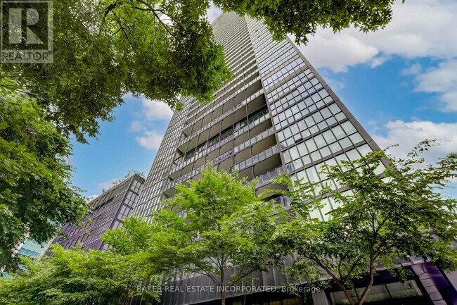 Building Photo - 101 Charles St E