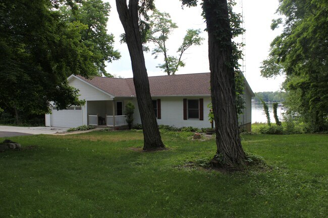 Foto del edificio - 11045 Silver Lake Rd