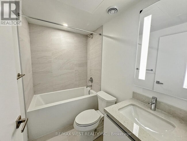 Photo du bâtiment - 4015 The Exchange