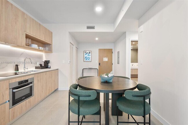 Building Photo - 11 NE 6th St