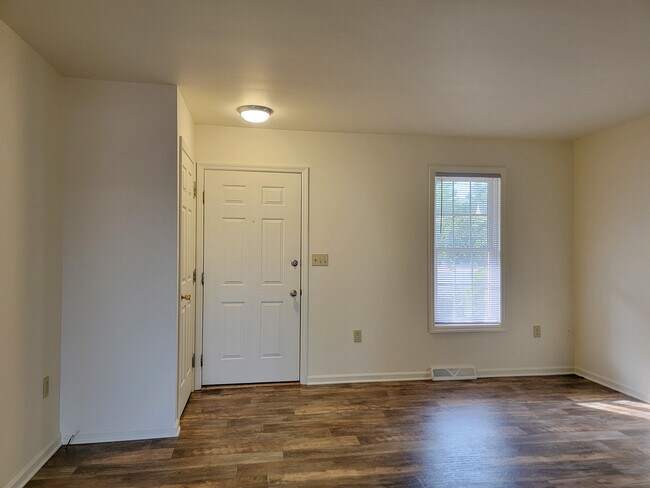 Foto del edificio - 49 Clover Ct