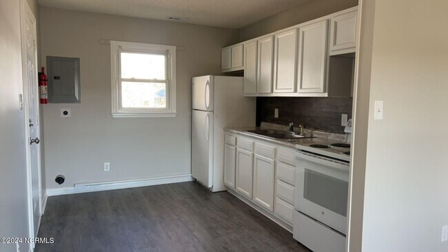 Building Photo - 2310 Indian Dr