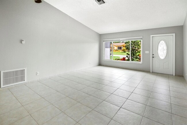 Foto del edificio - 22493 SW 56th Ave